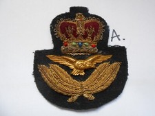 Royal Air Force officers RAF POST WAR  ERII  peaked cap badge bullion insignia A