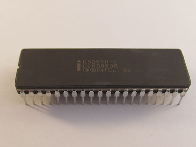 D82530-6 INTEL DIC40 SERIAL MULTIPROTOCOL IO/COMMUNICATION CONTROLLER