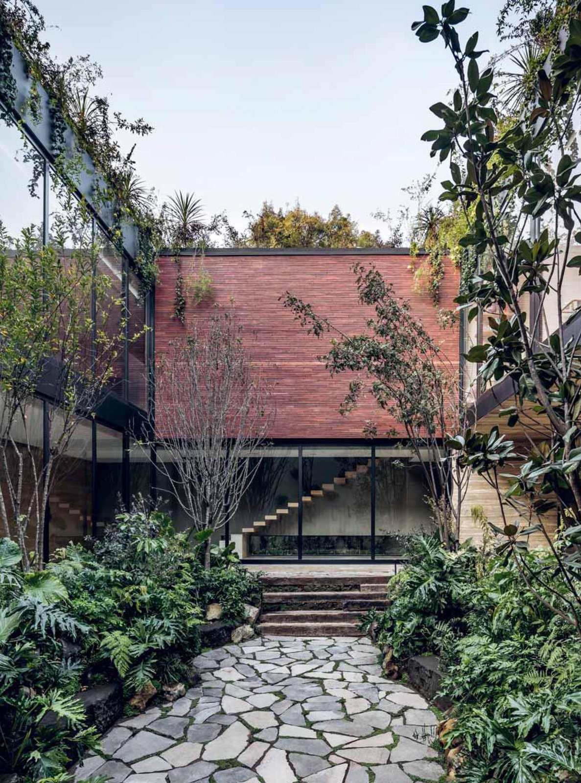 Thumbnail - Botanical Buildings | When Plants Meet Architecture | Judith Baehner |