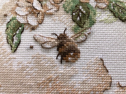 Riolis Counted Cross Stitch Kit Flight of the Bumblebee R1996 - Picture 5 of 9