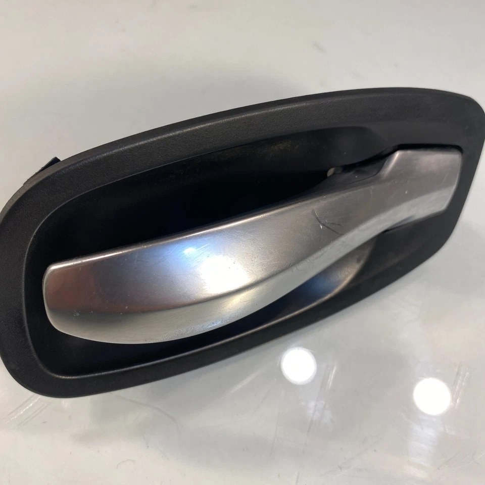 Manija interior de la puerta interior trasera izquierda BMW 528Xi 2006-2010 1360535-SW Foto 2 de 4