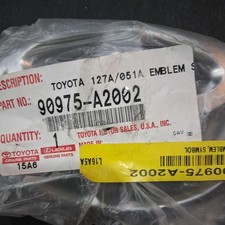 1 Genuine Toyota Highlander Grille Emblem - 90975-a2002 Same As Dealer 1 Genuine Toyota Highlander Grille Emblem - 90975-a2002 Same As Dealer