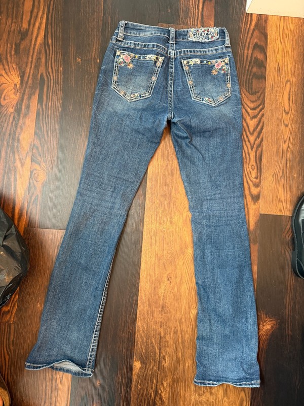 Grace In L A Jeans Lightly Worn, Medium Wash, Medium Rise And Four Pockets