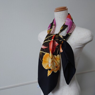 スカーフ FERRAGAMO SCARF (320795770198 BLABEICAM) Palazzo Spini Feroni print silk foulard - Women | Ferragamo