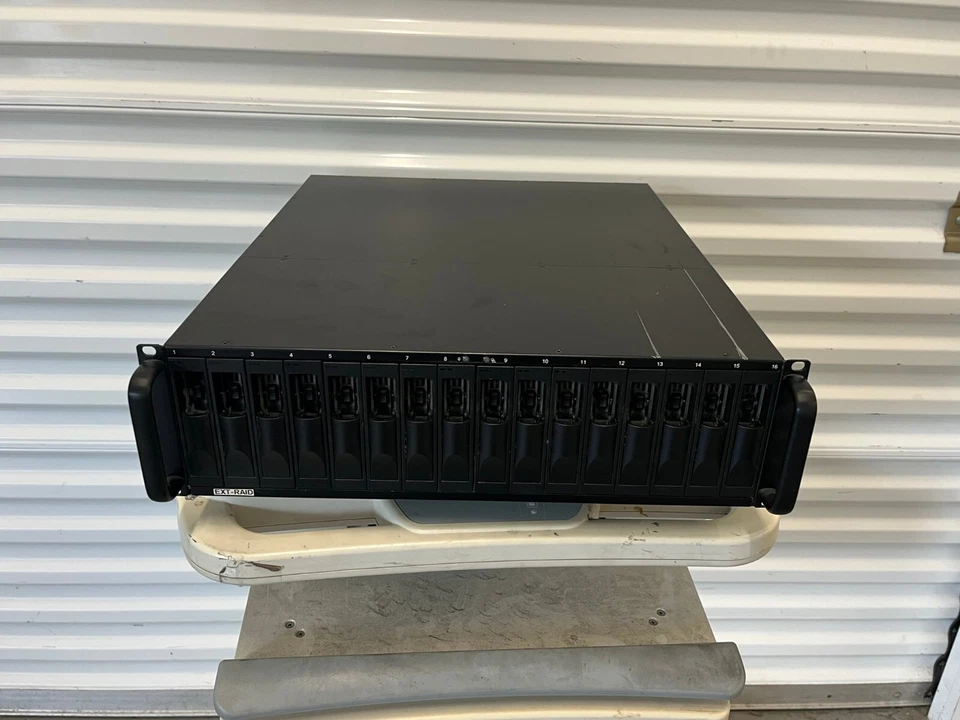 Sistema de almacenamiento SAS de fibra Proavio UltraStor RS16 FS (3U, 32 TB) Foto 2 de 4