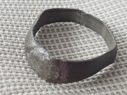 Post Medieval copper alloy ring damaged in age. Please read description. L485