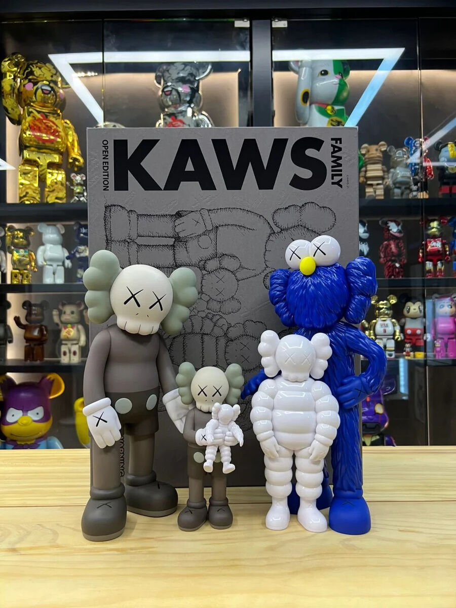KAWS × Medicom Toy #1 Family KAWS × Medicom Toy #1 Family