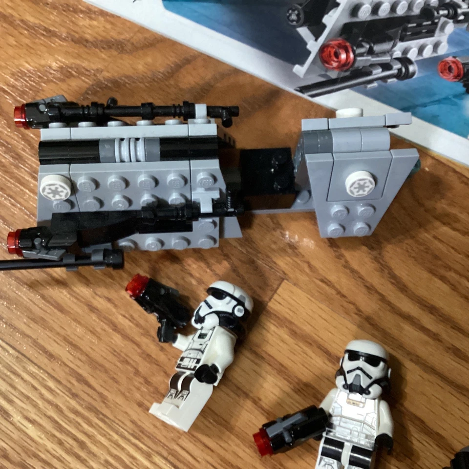 LEGO Star Wars 75207 y 75125 Patrulla Imperial, X-Wing Fighter Missing1 Minifigura Foto 3 de 4