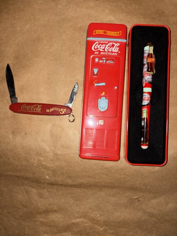 Vintage 1997 Coca-Cola Vending Machine Tin & Pen Set Collectible Coke&CokeKnife
