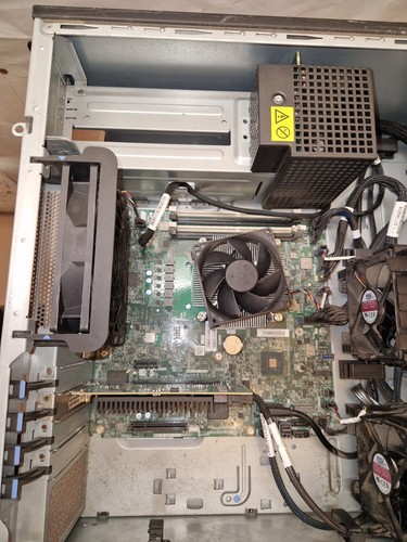 Serveur tour Lenovo ThinkSystem ST250 modèle:7Y25 - Photo 8/16