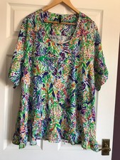 MULTICOLOURED PATTERNED SHORT SLEEVE TOP - SIZE 22 - TS