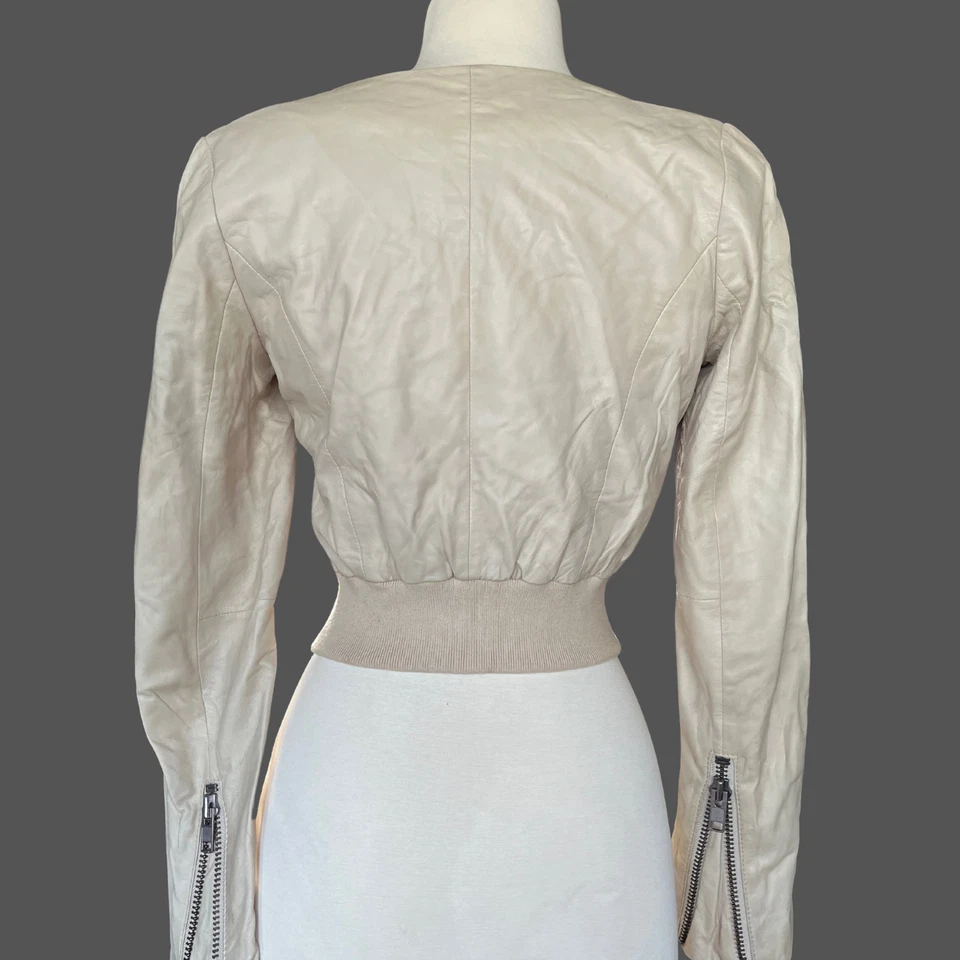 Chaqueta de cuero corta vintage Y2K; cuello capucha increíblemente suave sexy sofisticada XS Foto 2 de 4