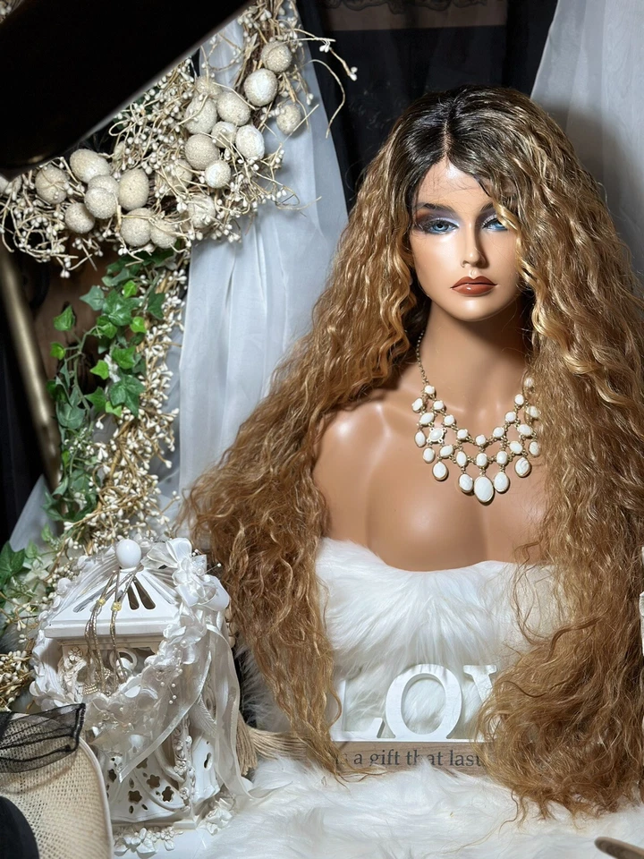 ¡LO ÚLTIMO! 32” (R) RUBIO RIZADO MEZCLA MARRÓN STRK, ¡PELUCA PARTE ENCAJE! 💕 Foto 2 de 4