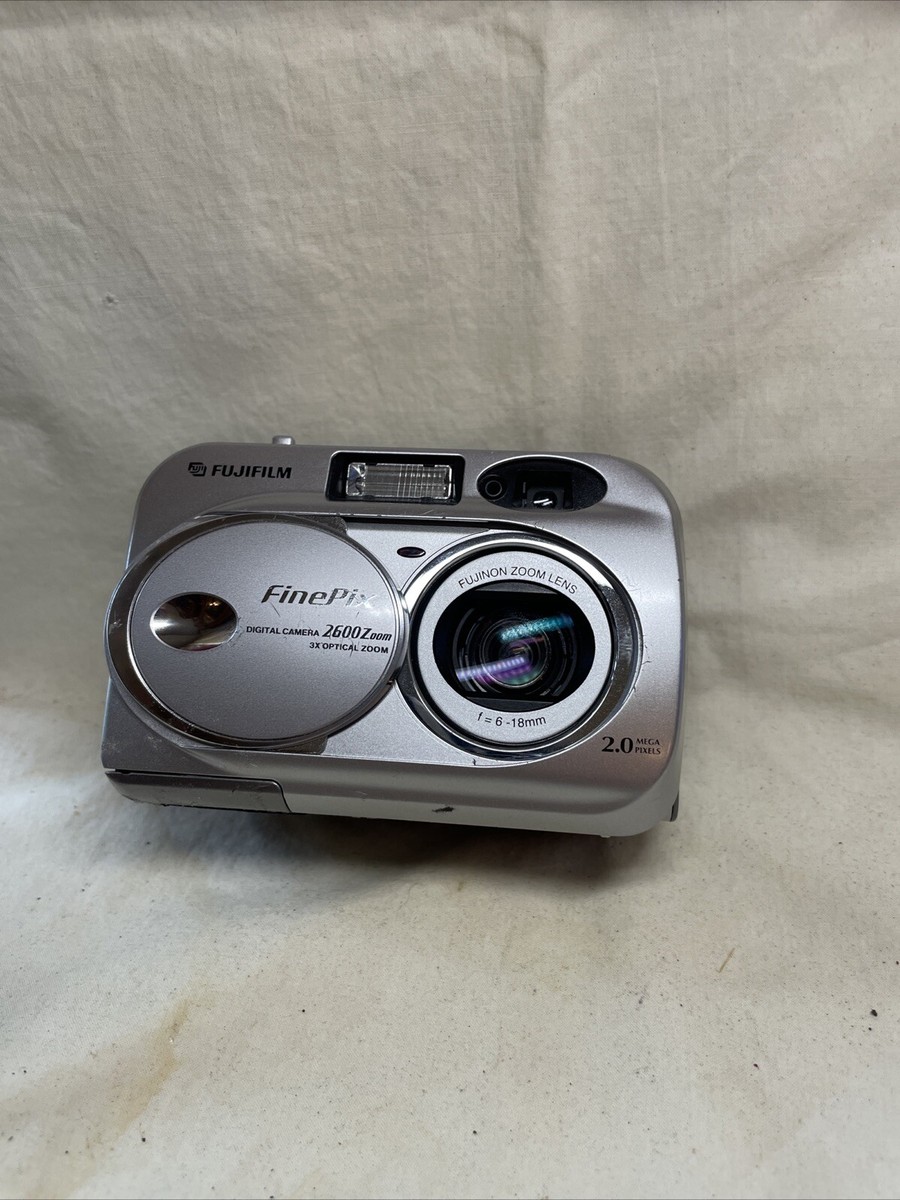 Vintage Fujifilm Finepix 2600 Zoom 2 MP Compact Digital Camera For
