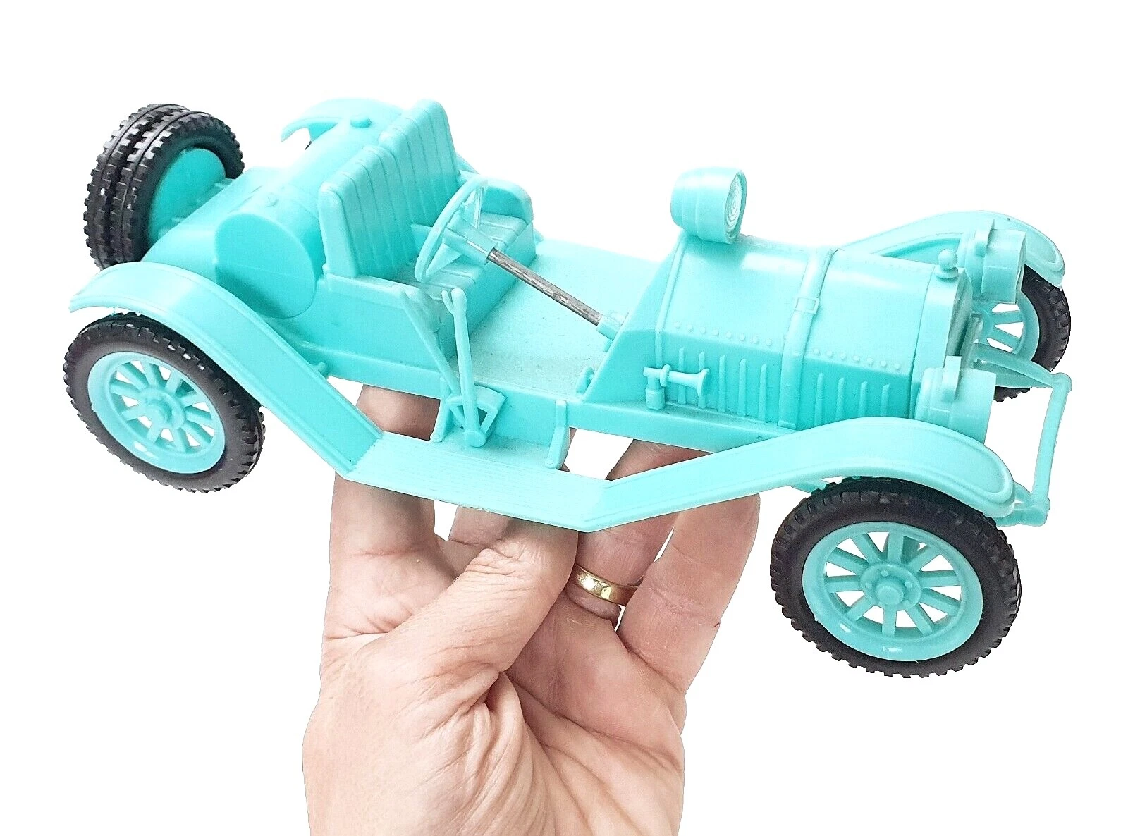 Plastic 1:18 Scale Vintage Manufacture Diecast Cars, Trucks & Vans