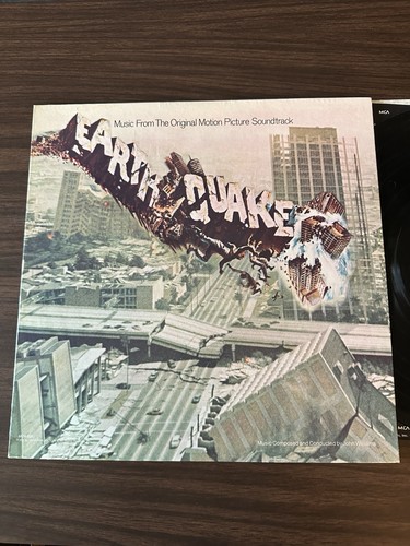 EARTHQUAKE Soundtrack 1974 - MCA 2081 - Music by John Williams - Mario Puzo - Picture 2 of 13