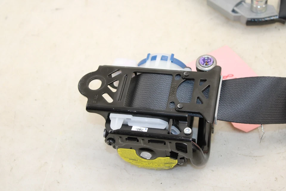 Cinturón de seguridad delantero derecho Subaru WRX STI 2015-2017 OEM NE78 Foto 3 de 4