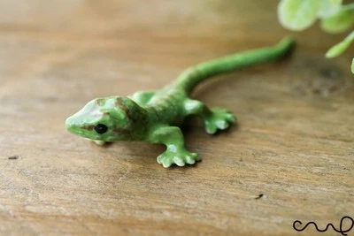 Green Ceramic Gecko Lizard Figurine Handmade Pottery Animal Ornament Gift Decor - Image 1 of 4