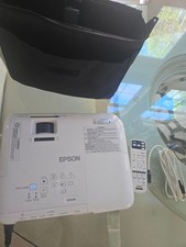 Epson EX3240 LCD Projector   HDMI/USB/VGA   LOW LAMP HOURS only 100 Hours Used