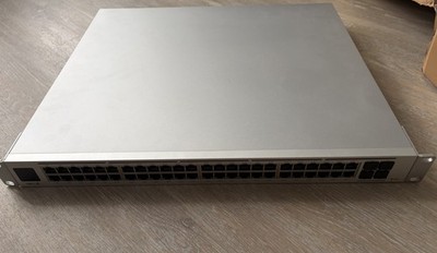 Ubiquiti Networks UniFi USW-48-POE + Pro Managed Switch - Silber