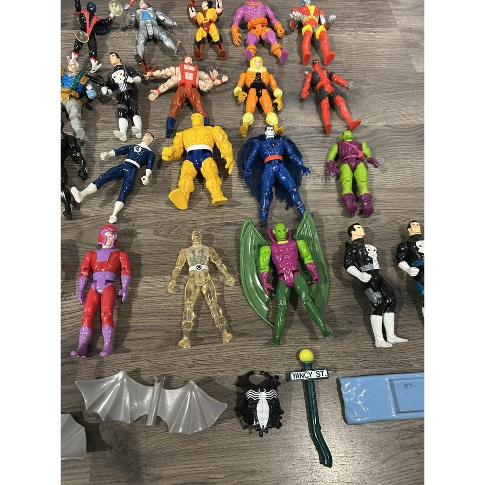 Lote de figuras de acción Marvel Superheroes de la década de 1990 - Toy Biz X-Men, Spider-Man, Venom + Foto 4 de 4