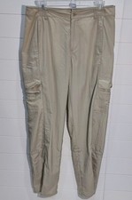 Columbia Women's Medium PFG Roll Up Pants Reg. Beige Omni Shade Hiking
