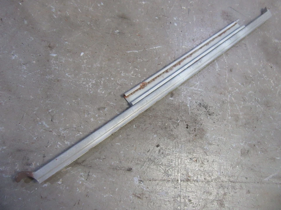 Ford Custom 300 1959 2 puertas sedán puerta vidrio fondo rodillo pista pieza PF Foto 3 de 3