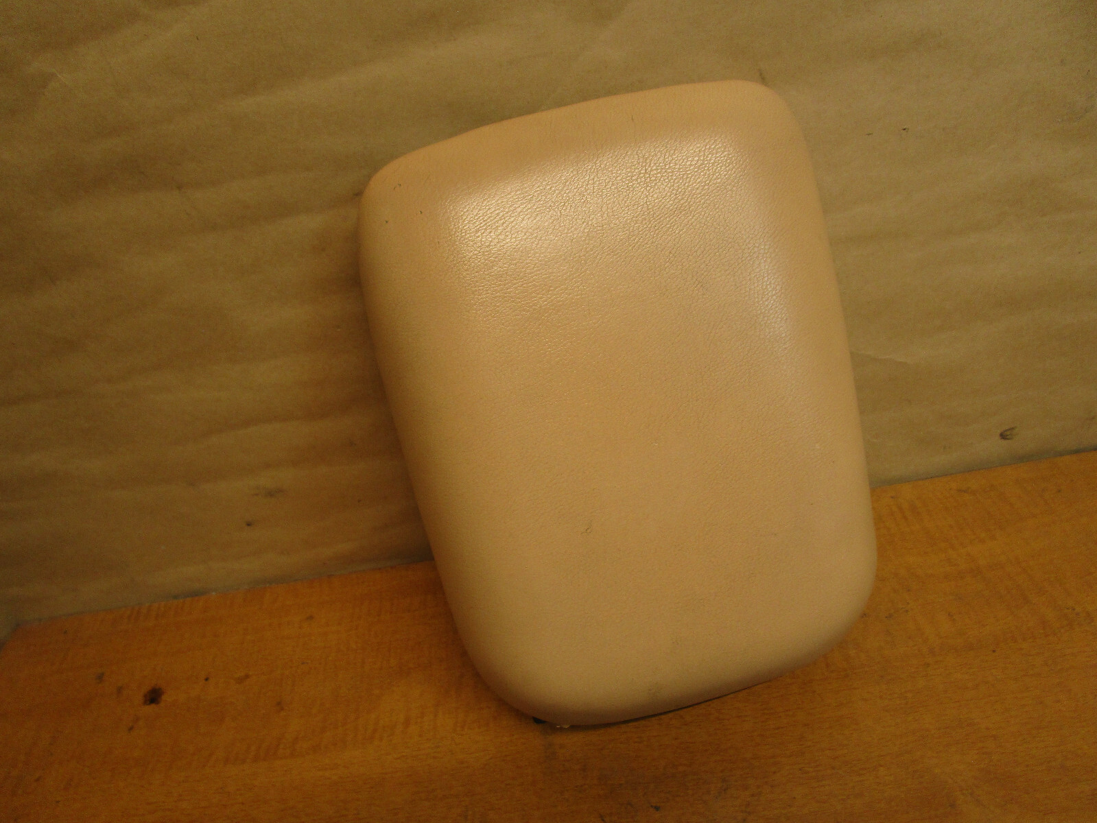 Maserati  4200 - Center Console Cover / Lid - Beige - P/N 66772800