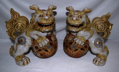 Pair of Japanese Kutani 6.5  porcelain Foo Dogs Ornate Guardian Lions w/Balls