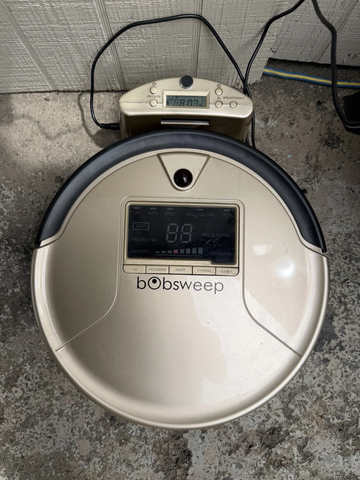 Bobsweep Robot Vacuum Cleaner Complete Set – Needs New Battery