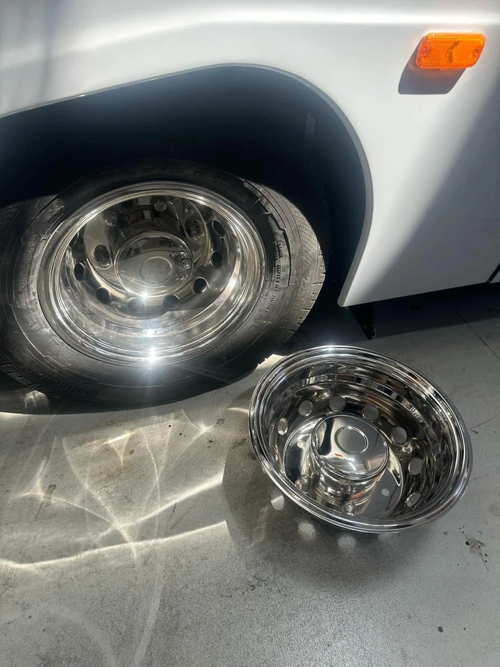 16'' Stainless Steel Wheel Trim Covers Set of 4 For Iveco Daily Heavy 2006-2014 - Image 4 of 4