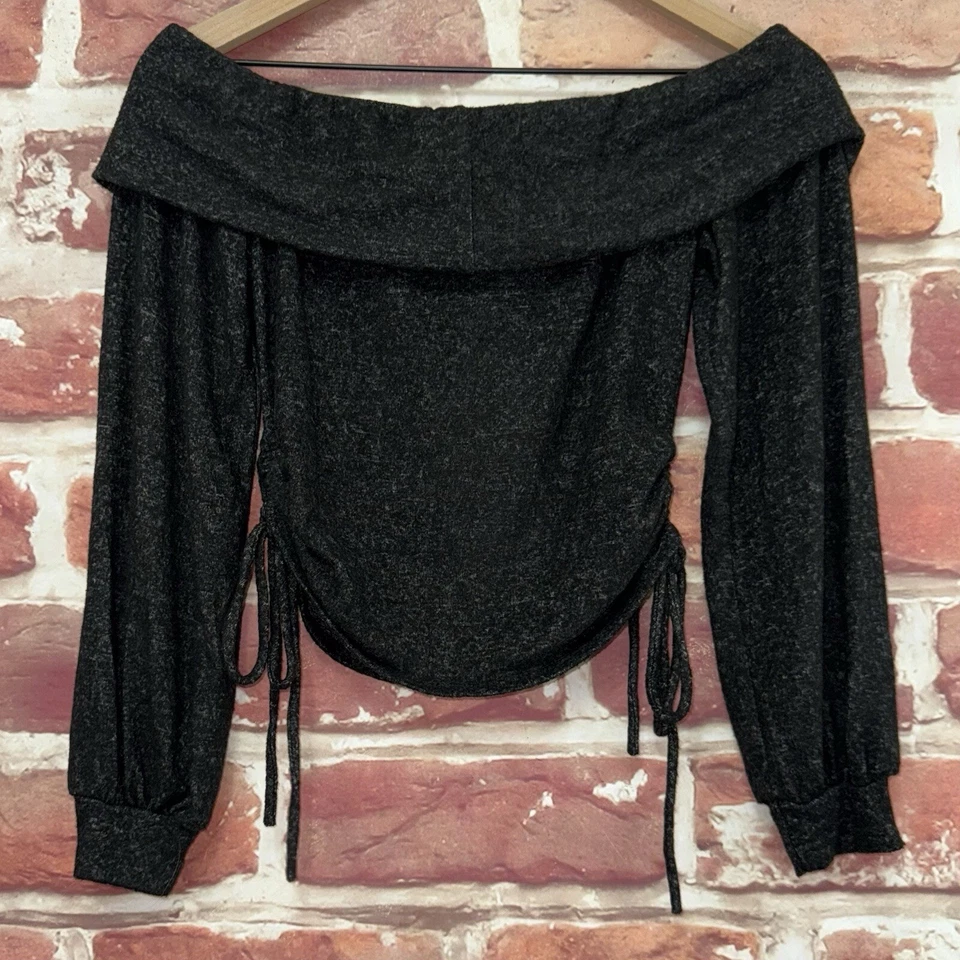 Camisa corta Gaze para mujer pequeña negra jaspeada tejida al hombro Foto 4 de 4