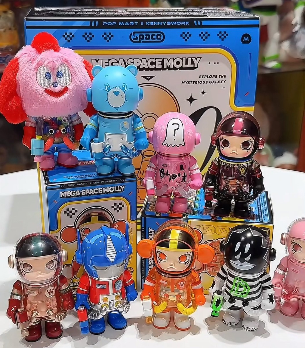 Authentic MEGA SPACE MOLLY 100% Anniversary Series 4