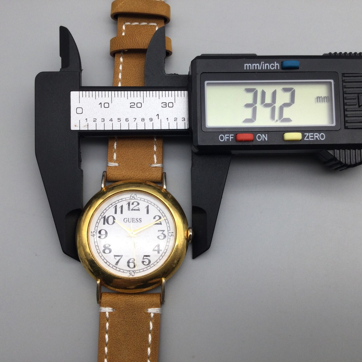 腕時計　GUESS Vintage Guess Watch Women 34mm Gold Tone Leather Band 1992