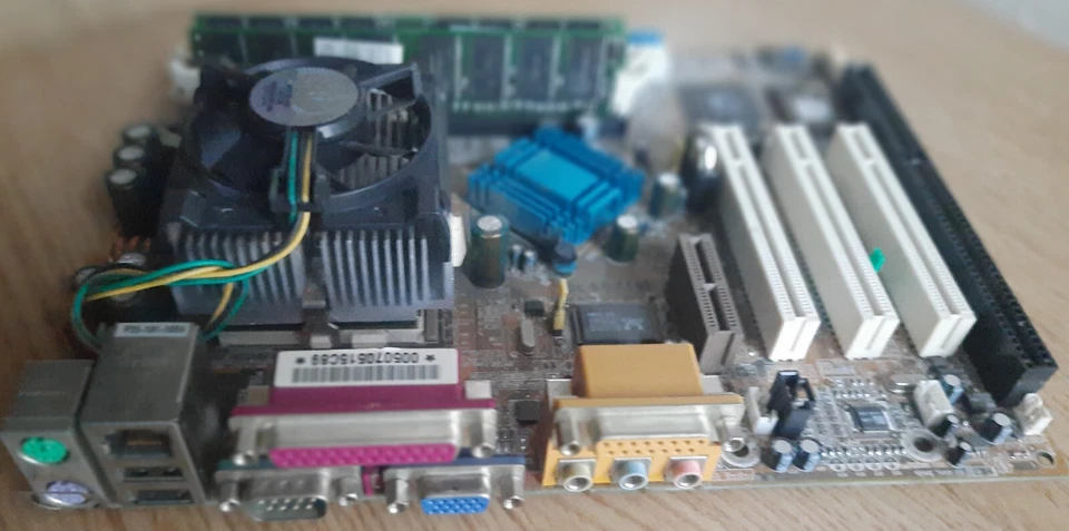 Vintage Tualatin: schedamadre Chaintech 6AIV2T-F100A, Tualatin 1200, 384 Mb ram - Immagine 2 di 4