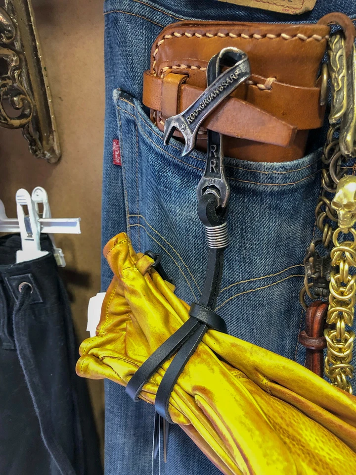 Gancho Llave Para Guantes Soporte Llavero Cromado Latón Motociclista Estilo Roca Foto 2 de 2