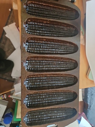 Vintage Unmarked 27 C Cast Iron Cornbread Corn Stick Shaped Muffin Baking Pan ๐