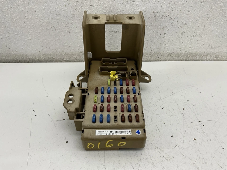Caja de fusibles interior Subaru XV 2013 Crosstrek * 82201FJ110M4 * OEM Foto 4 de 4