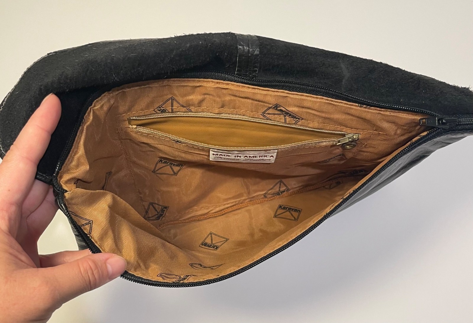 Vtg Karavan Black Leather Envelope Clutch Zip Closure Elegant Event Minimalist