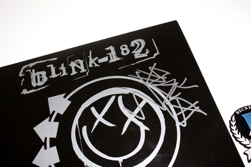 TRAVIS BARKER BLINK-182 SIGNED GREATEST HITS RECORD ALBUM VINYL LP BECKETT COA - Picture 2 of 3
