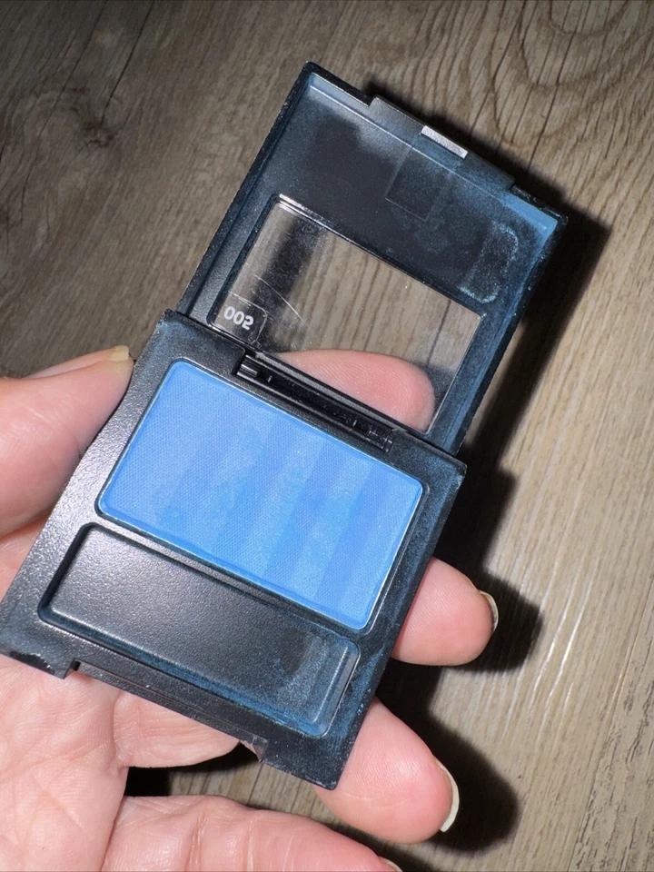 Revlon Colorstay Matte Eyeshadow Venetian Blue 005 Bold Bright Blue - Image 3 of 3