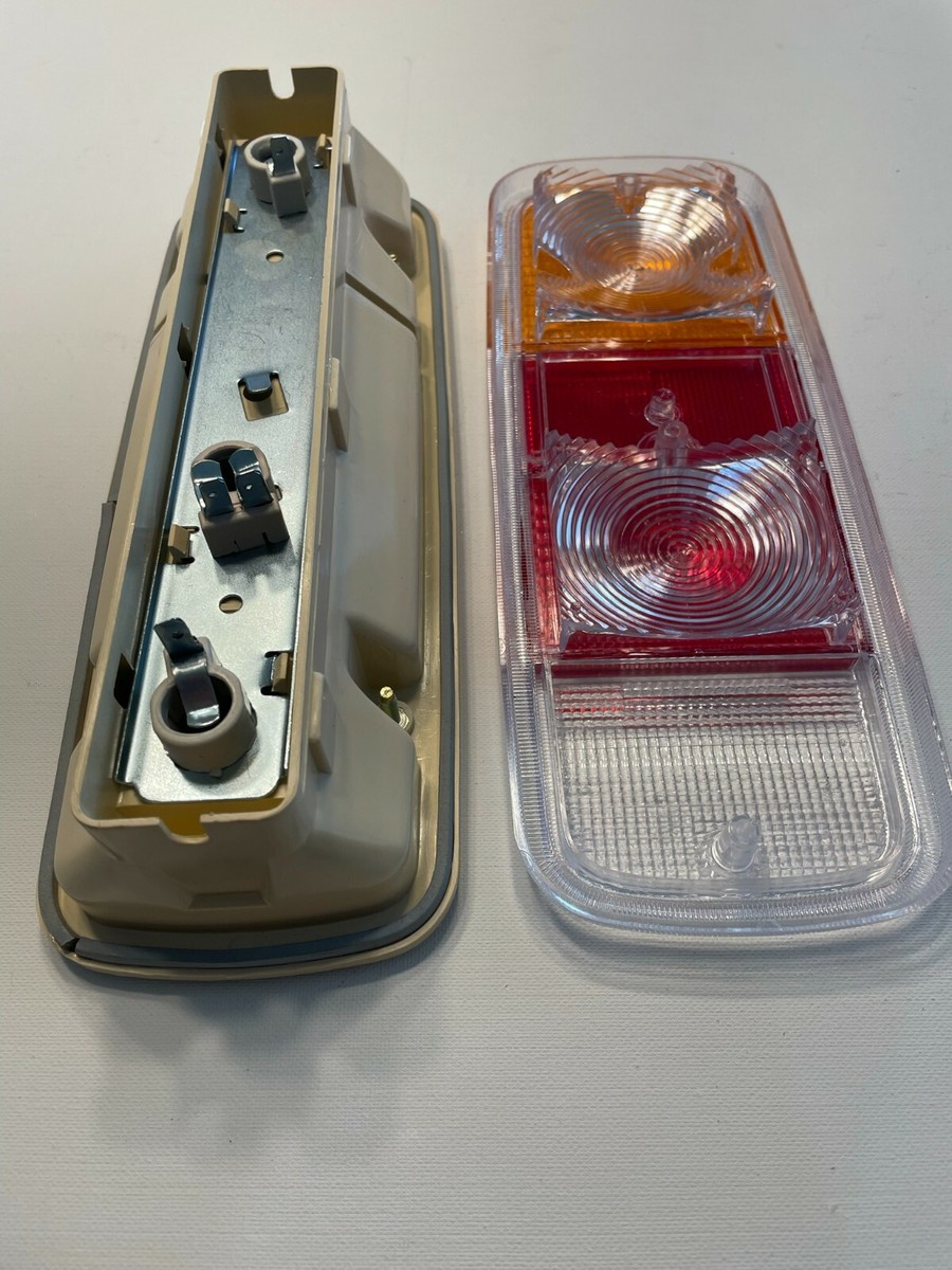 VW　BUS　タイプ2　レイトバス　テールライト　セット 1972-1979 VOLKSWAGEN TYPE 2 BUS TAIL LIGHT ASSEMBLY 72 - 79