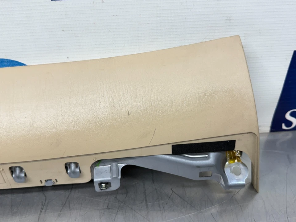 Lexus GS450H 2009 pasajero tablero derecho inferior rodillera reforzado - beige - 126 k Foto 4 de 4