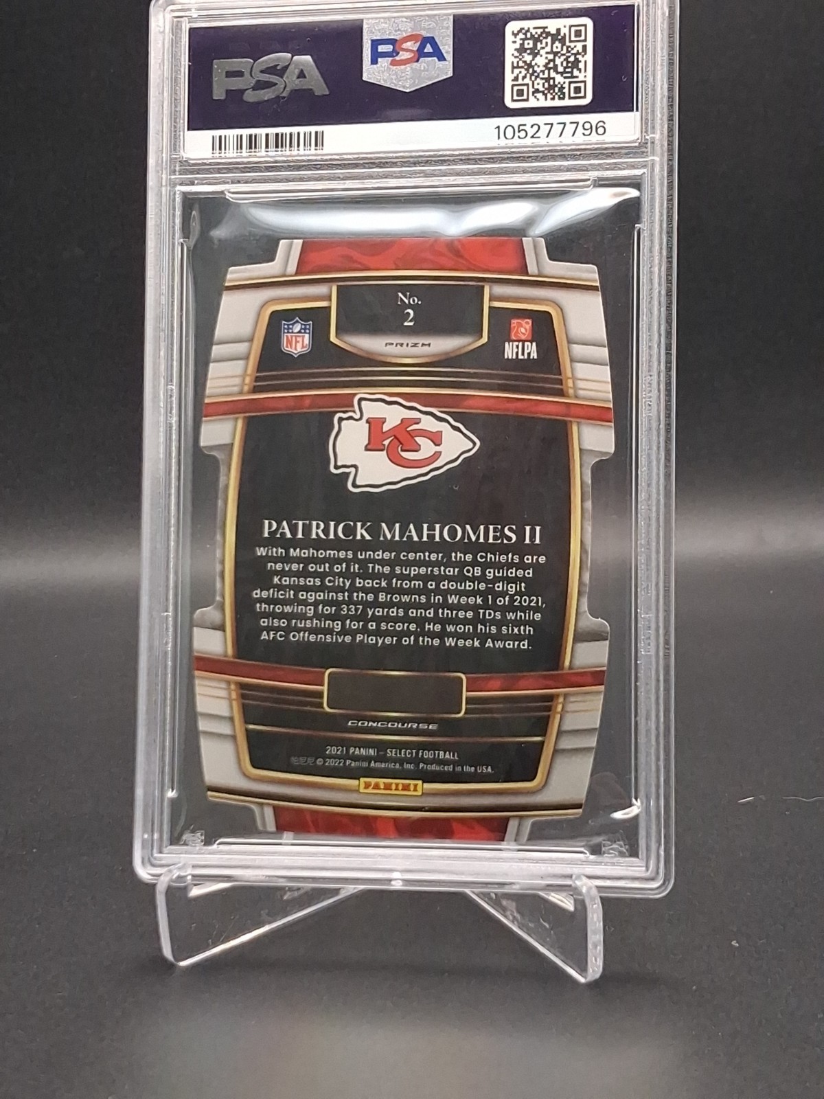 PSA 8 2021 Panini Select - Concourse Patrick Mahomes II #2 Green & Yellow Prizm view 7