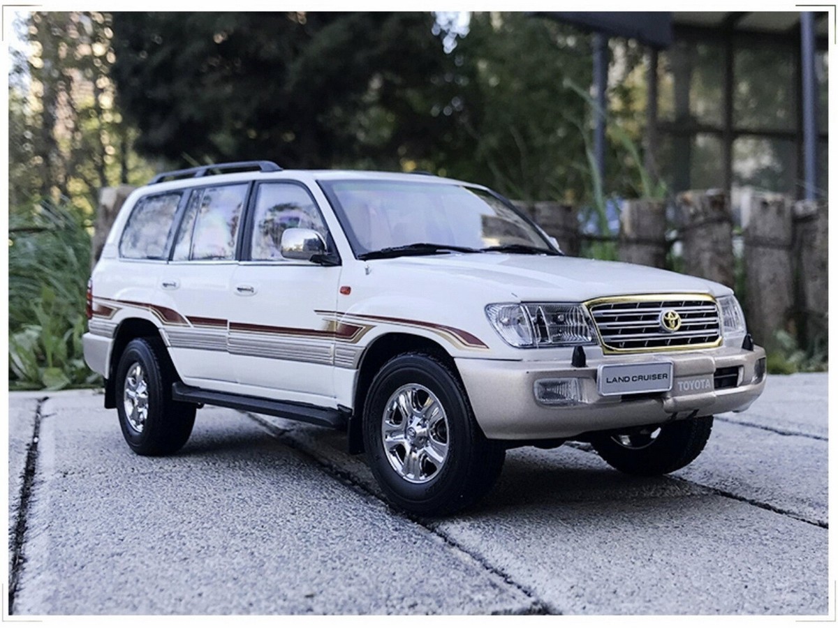 203-008 1/18 トヨタ ランドクルーザー LC100 ホワイト 1/18 Scale Toyota Land Cruiser LC100 White DieCast Car Model