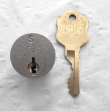 Vintage   Safe Deposit Box Lock W/ 1  Key  Safety Door Vending machine