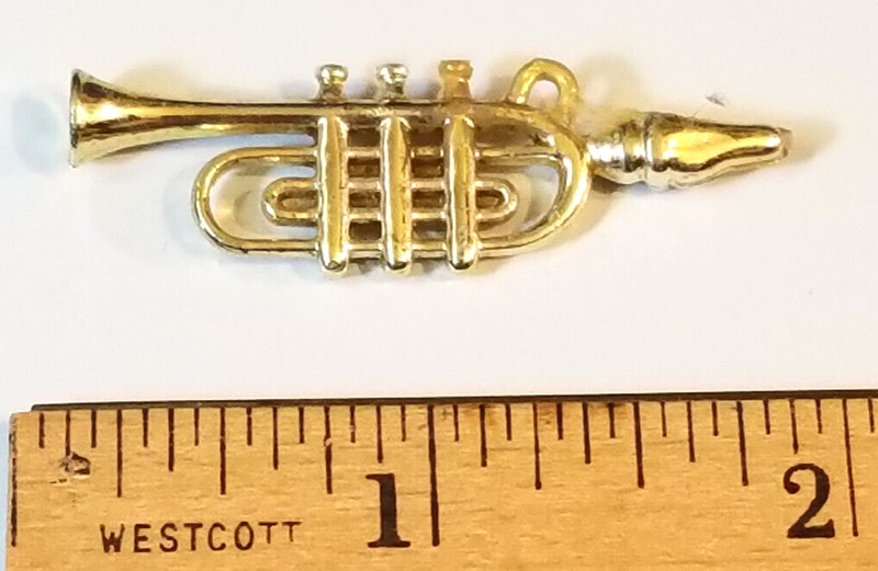 PLASTIC TRUMPET CHARM