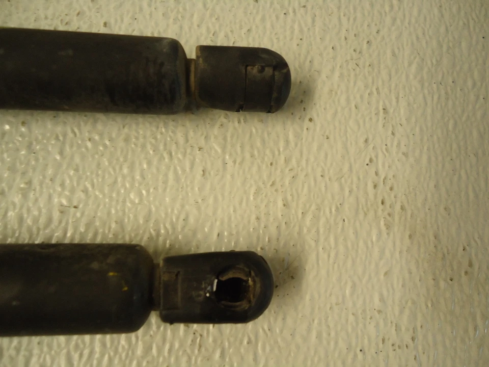 Juego de 2 puntales para capó trasero Pontiac Montana 1999 Foto 3 de 4