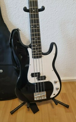 Harley Benton E-Bass schwarz-weiß mit Tasche und Gurt 4-saitig