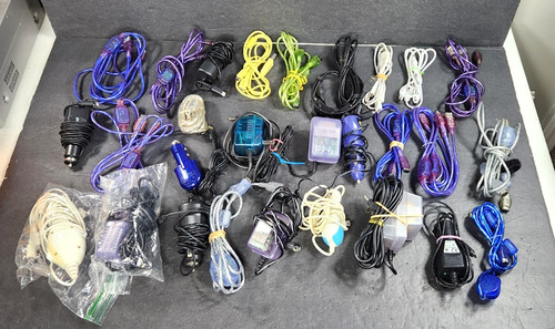 LOT OF 28 GAMEBOY, ADVANCE, DS, PSP, HANDHELD RANDOM ACCESSORIE CABLES